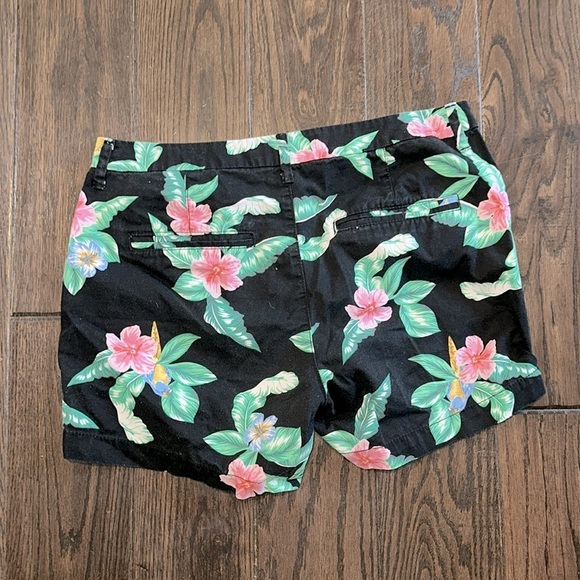 Old Navy Floral Print Women's Shorts size 8 - Picture 6 of 6